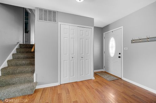 1926 Springside Dr, Naperville IL  60565-2242 exterior