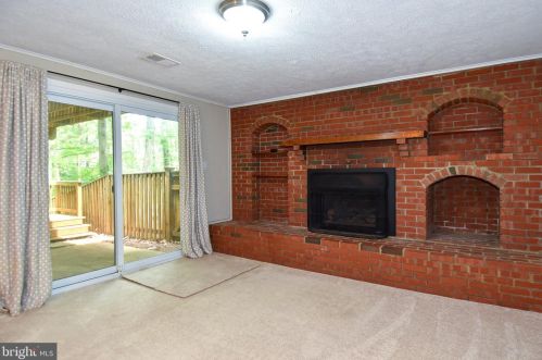 5640 Kirkham Ct, Springfield VA  22151-1709 exterior