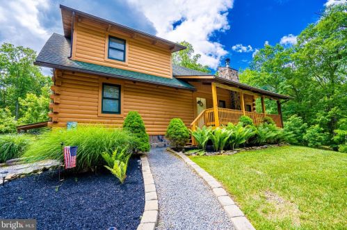 819 Cannon Dr, Berkeley Springs, WV 25411-7382