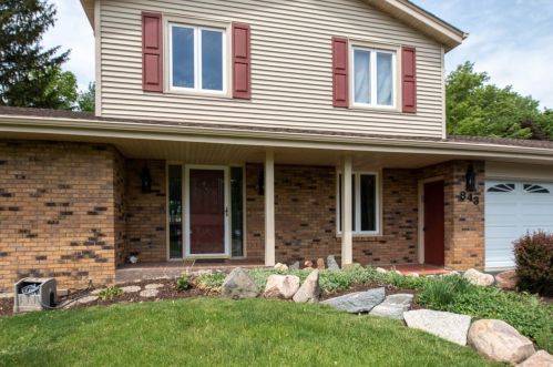843 Aura Dr, Rockford, IL 61108-2603