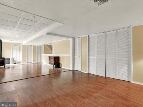 6 Meade Dr, Carlisle PA  17013-8124 exterior