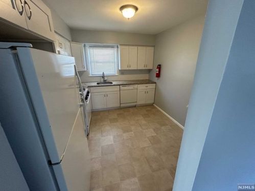 2 Park Ave, Paterson NJ  07506-1829 exterior