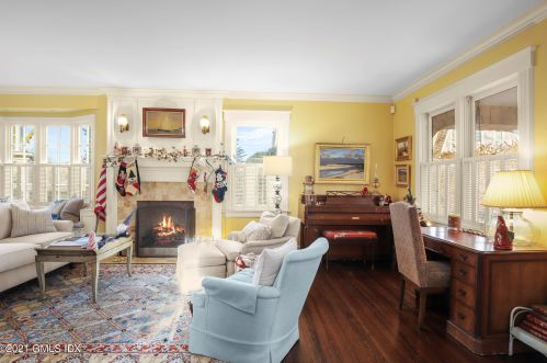 31 Byram Shore Rd, Greenwich CT  06830-6906 exterior