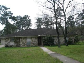 215 Sherbrook Cir, Conroe TX  77385-7752 exterior