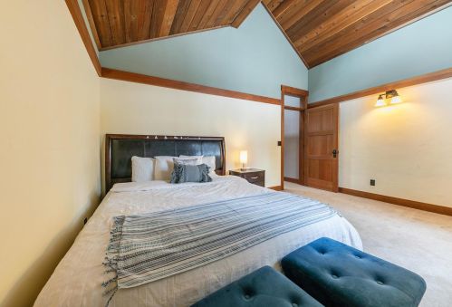 11874 Rainbow Dr, Truckee CA  96161-2761 exterior