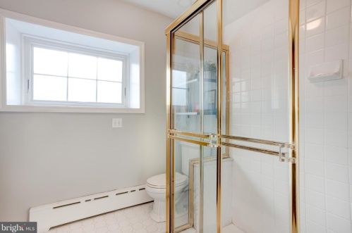 301 Gravers Ln, Philadelphia PA 19118-2802 exterior