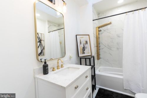 5744 12 St, Philadelphia PA 19122-4003 exterior