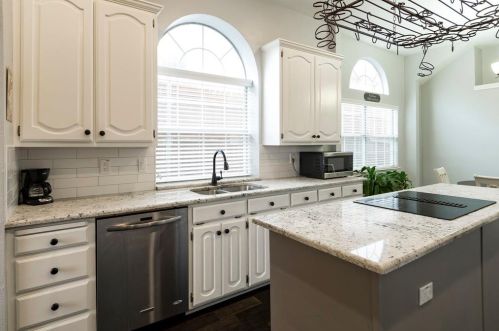 1802 Dew Vly Dr, Carrollton TX 75010-2008 exterior