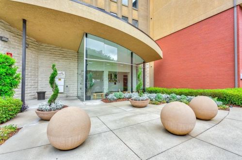 400 17th St, Atlanta GA  30363-1045 exterior