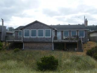 2406 Oceania Dr, Waldport, OR 97394-9637