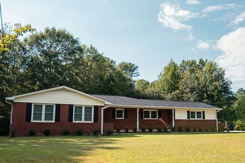 111 Hampton Rd, Greenwood, SC 29649-8949