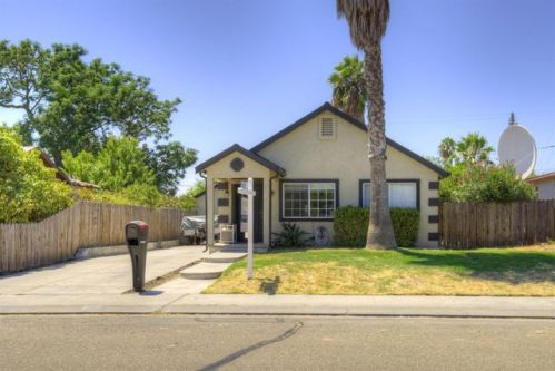 735 Ridge Ave, Ripon, CA 95366-2027