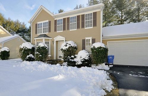 15 Echo Pond Rd, Upper Stepney, CT 06468-2831