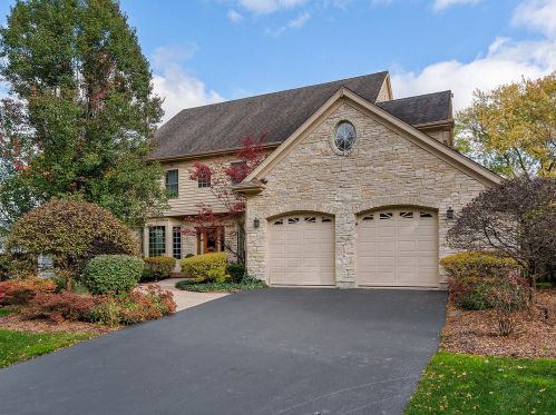 225 Powell St, Willowbrook, IL 60514-1420