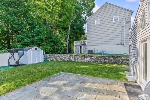 10 Harvann Rd, Norwalk CT  06850-1905 exterior
