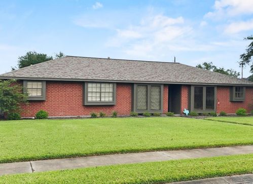 49 Colony Sq, Angleton TX 77515-3644 exterior