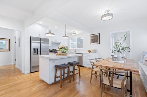 122 Seaview St, Manhattan Beach, CA 90266-3047