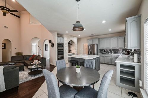 10512 Stonehill Dr, Fort Worth TX  76126-4547 exterior