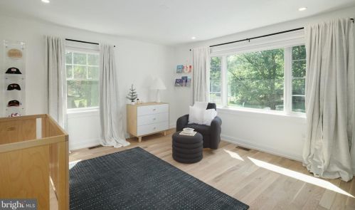 377 Kings Hwy, Tavistock NJ 08033-2004 exterior