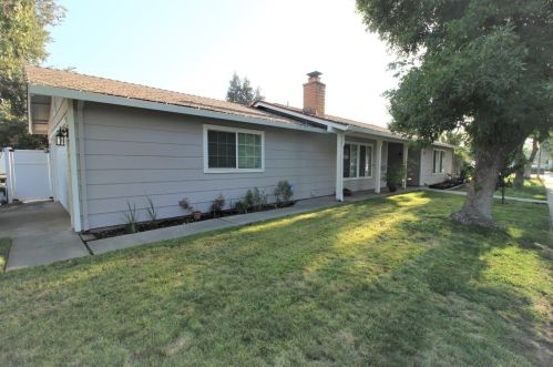 2712 Finlandia Ave, Modesto, CA 95358-1226