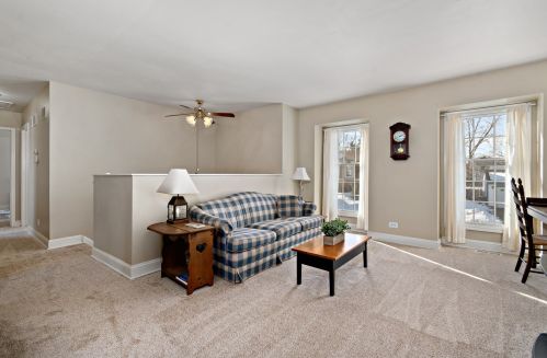 689 Sand Creek Dr, Carol Stream IL  60188-9135 exterior