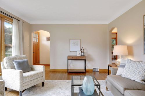 879 Hoyt Ave, Saint Paul MN  55106-1042 exterior