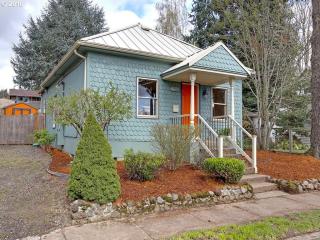 8629 Hartman St, Portland, OR 97203-1004