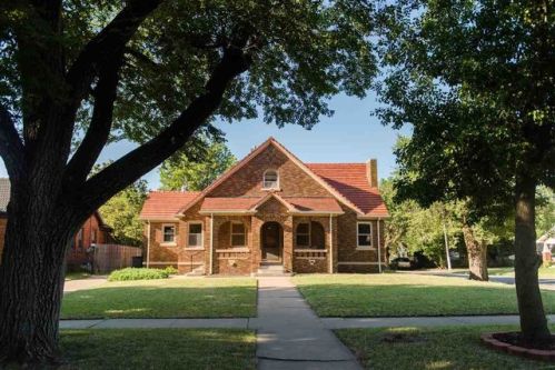 2019 Maine Ave, Enid, OK 73703-5428