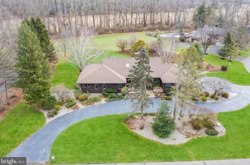1 Hemlock Ct, Princeton NJ  08540-4708 exterior