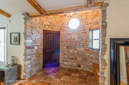 139 Rohlwing Rd, Palatine, IL 60074-6457