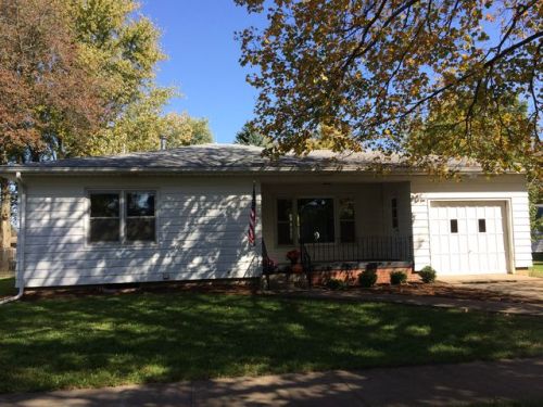 309 Madison St, Hopedale, IL 61747-9758