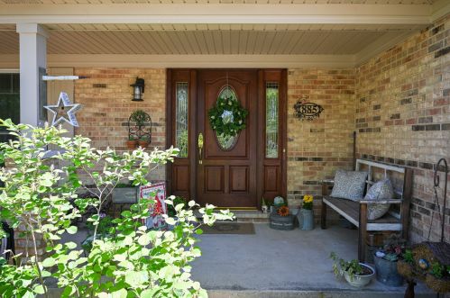 885 Chatham Dr, Carol Stream IL  60188-2979 exterior