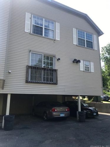 41 Fairfield Ave, Norwalk CT  06854-2181 exterior