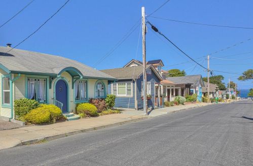144 17th St, Del Monte Park, CA 93950-2625