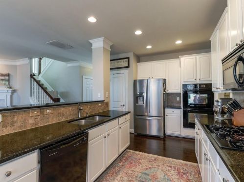 2070 Hatteras Way, Atlanta GA  30318-1083 exterior