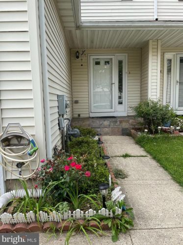 704 Morris Ct, Florence, NJ 08518-2621