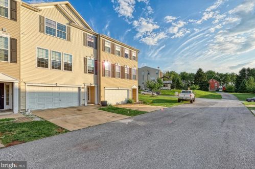 2303 Golden Eagle Dr, York, PA 17408-9411
