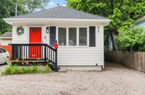57 Arizona St, Coventry, RI 02816-5503