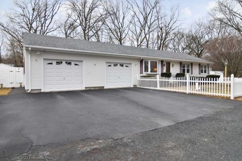 968 Lower River Rd, Lincoln, RI 02865-1231