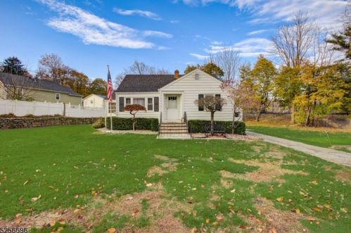 16 Oakhurst Ln, Wharton, NJ 07885-2306