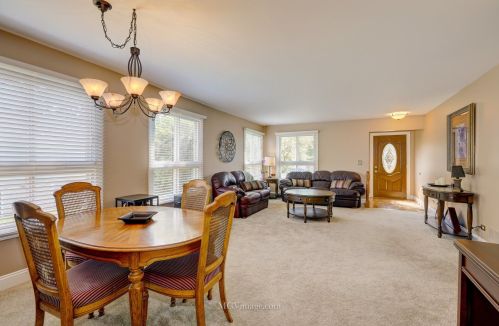 785 Burning Trl, Carol Stream IL  60188-9187 exterior