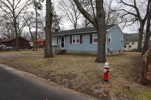 31 Horse Neck Rd, Warwick, RI 02889-8908