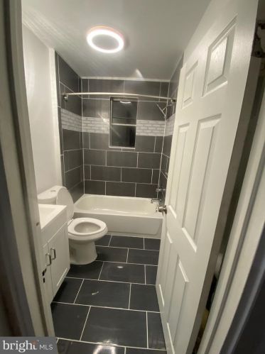 6306 10th St, Philadelphia PA 19133-1511 exterior