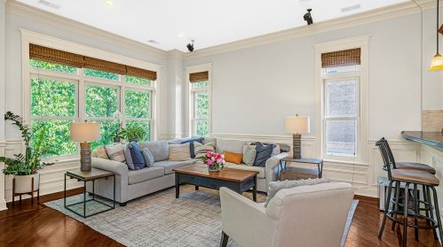 2836 Burling St, Chicago, IL 60657-5216
