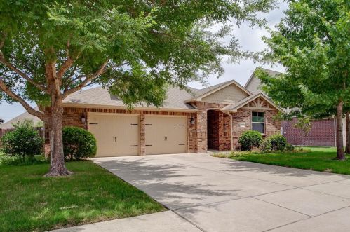 556 Magnolia Pkwy, Fort Worth, TX 76126-2454