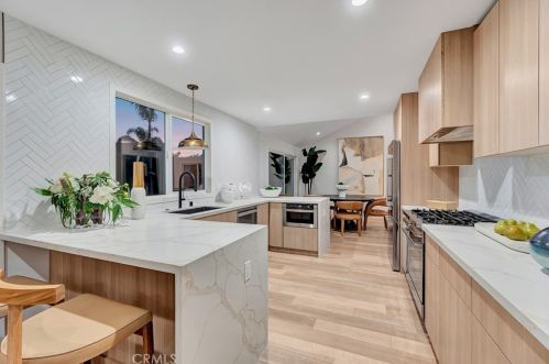 5892 Bellfield Ln, Huntington Beach CA  92648-1041 exterior