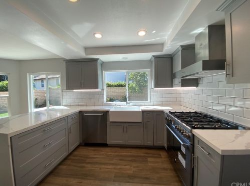 8 Henry, Irvine CA  92620-3256 exterior