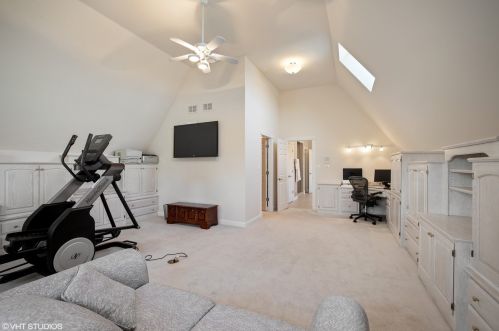 8 Clubside Ct, Willowbrook IL  60527-8129 exterior