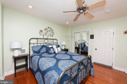 1015 4 St, Philadelphia PA 19147-4106 exterior