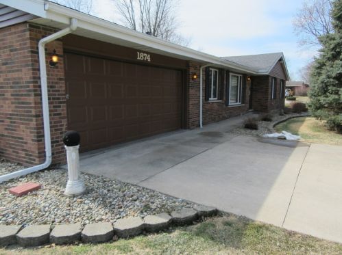 1874 Tampa Ln, Kankakee, IL 60901-7448